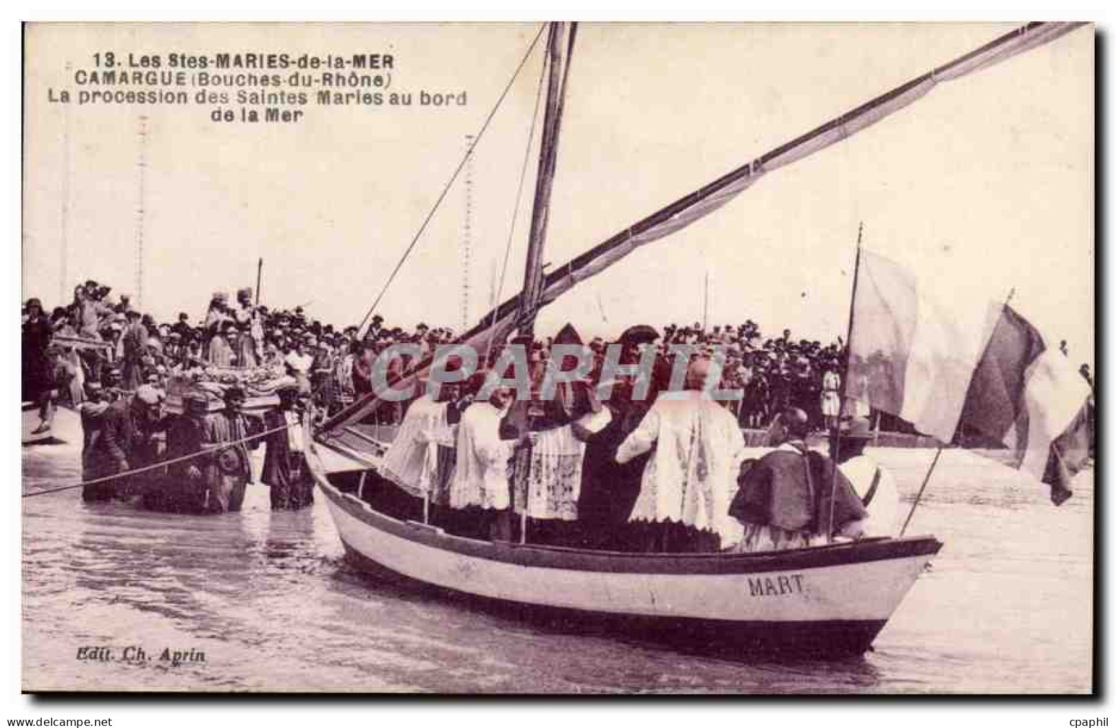 Les Saintes maries de la Mer CPA Camargue La procession des Saintes MAries au bord de la mer