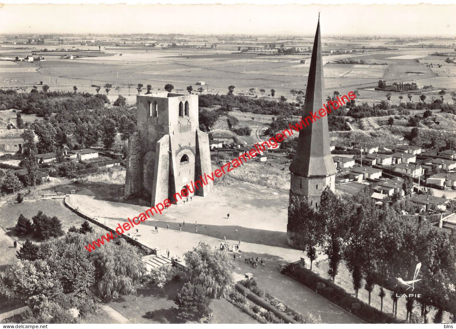 Les Tours de l'ancienne Abbaye de Saint-Winoc - Bergues - (59) Nord