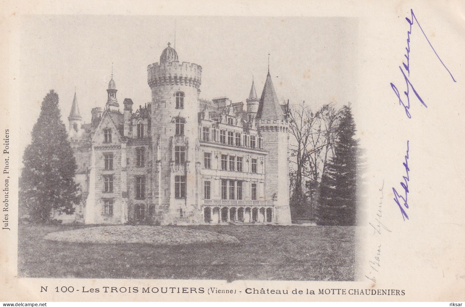 LES TROIS MOUTIERS
