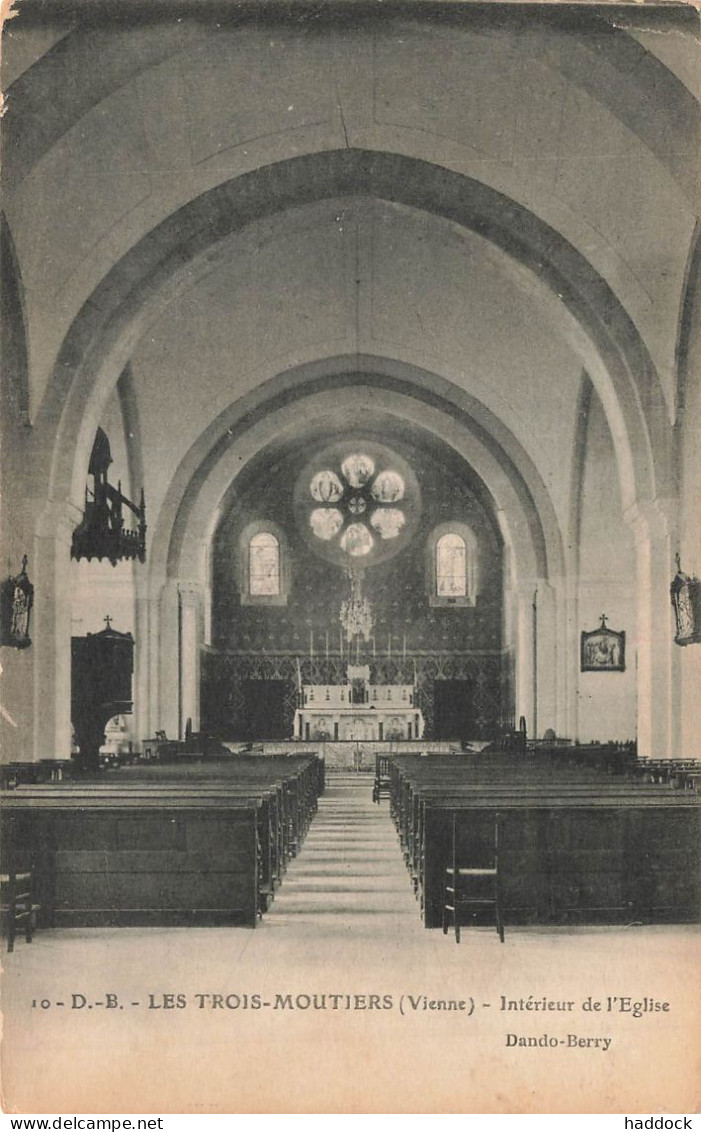 LES TROIS MOUTIERS : INTERIEUR DE L'EGLISE