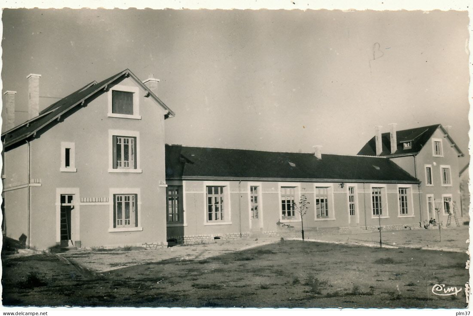 LES TROIS MOUTIERS - L'Ecole des Filles
