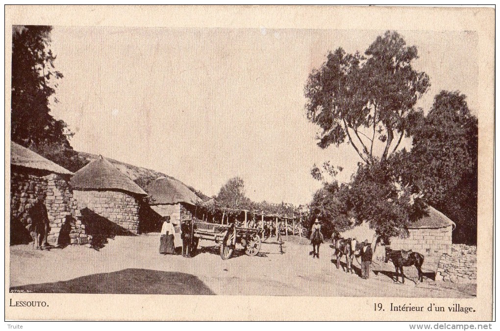 LESOTHO INTERIEUR D'UN VILLAGE