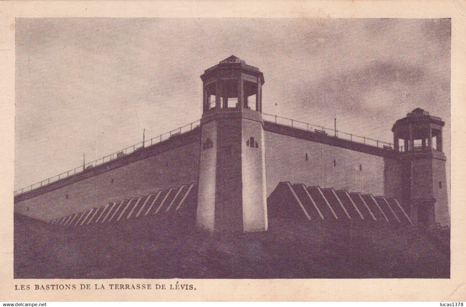 LEVIS, QUÉBEC - LES BASTIONS DE LA TERRASSE DE LÉVIS