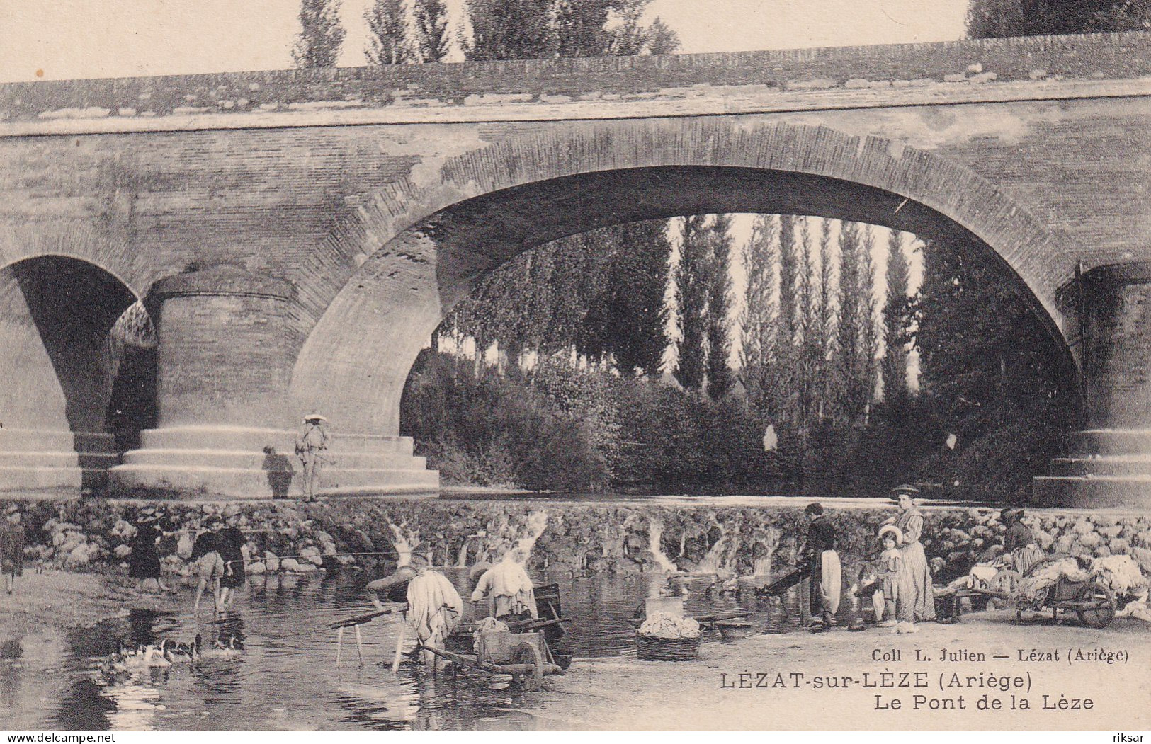 LEZAT SUR LEZE(LAVEUSE)