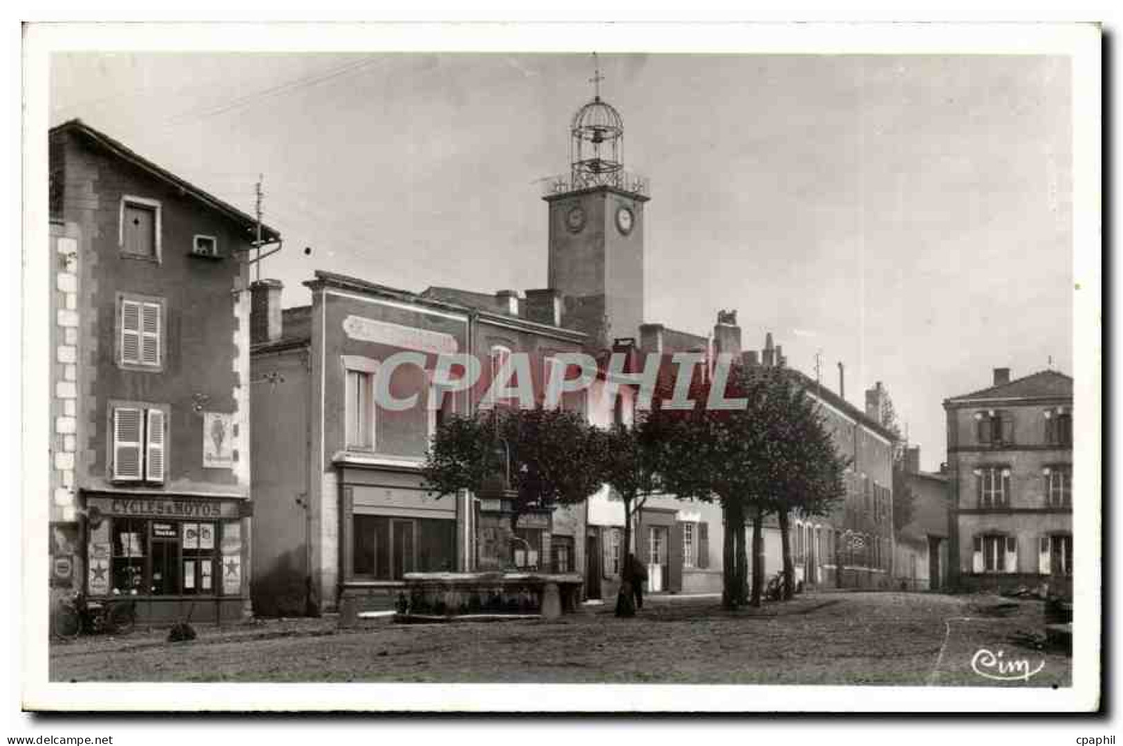 Lezoux - Place du Pilori - CPA