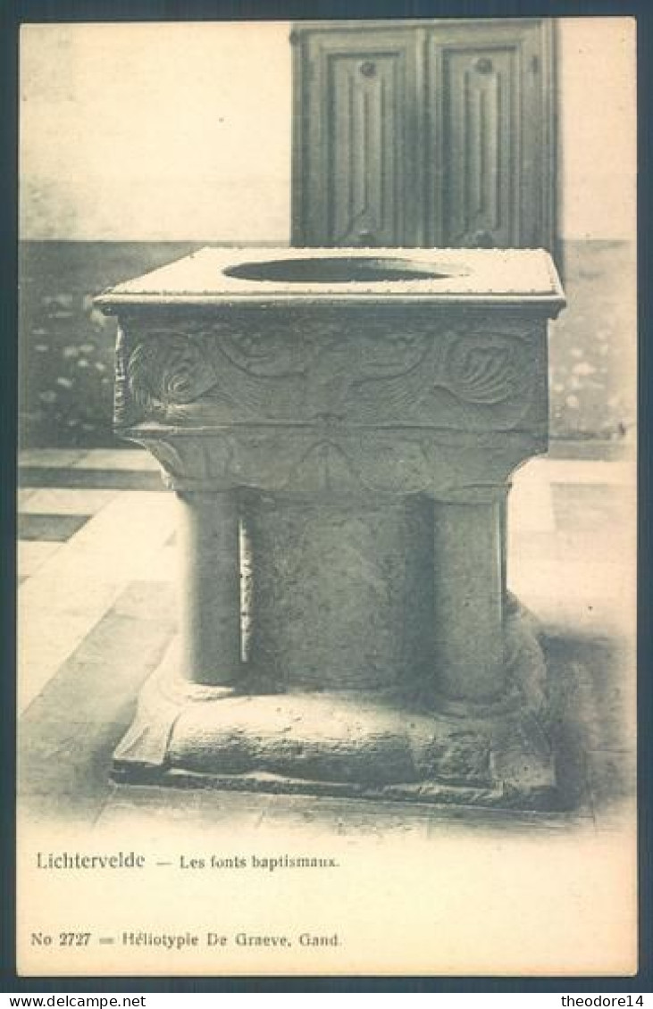 LICHTERVELDE Les fonts baptismaux