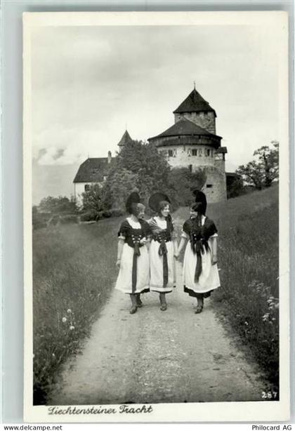 Frauen in Tracht - 13136846