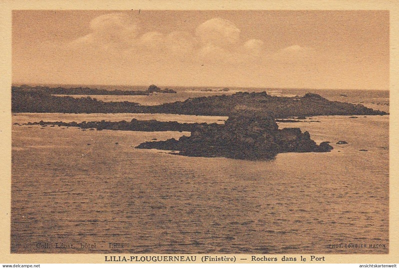 Lilia-Plouguerneau (Finistère) Rochers dans le Port ngl #E0118