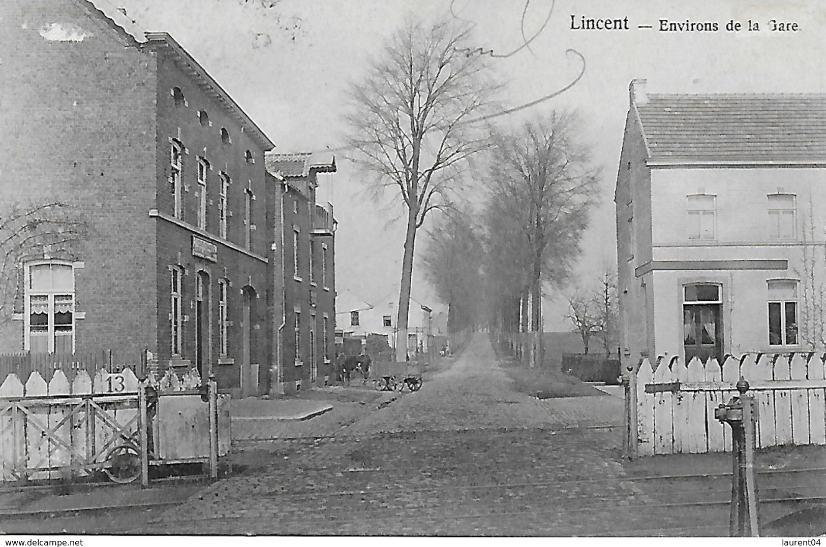 LINCENT.  ENVIRONS DE LA GARE. PASSAGE A NIVEAU. ANIMATION ATTELAGE.