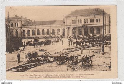 Kowno. Von der Russen zum Abtransport vorbereitete Geschütze auf dem Bahnhof der Festung Kowno. Feldpostkarte. *