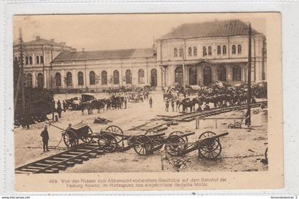 Von den Russen zum Abtransport vorbereitete Geschütze auf dem Bahnhof der Festung Kowno. *