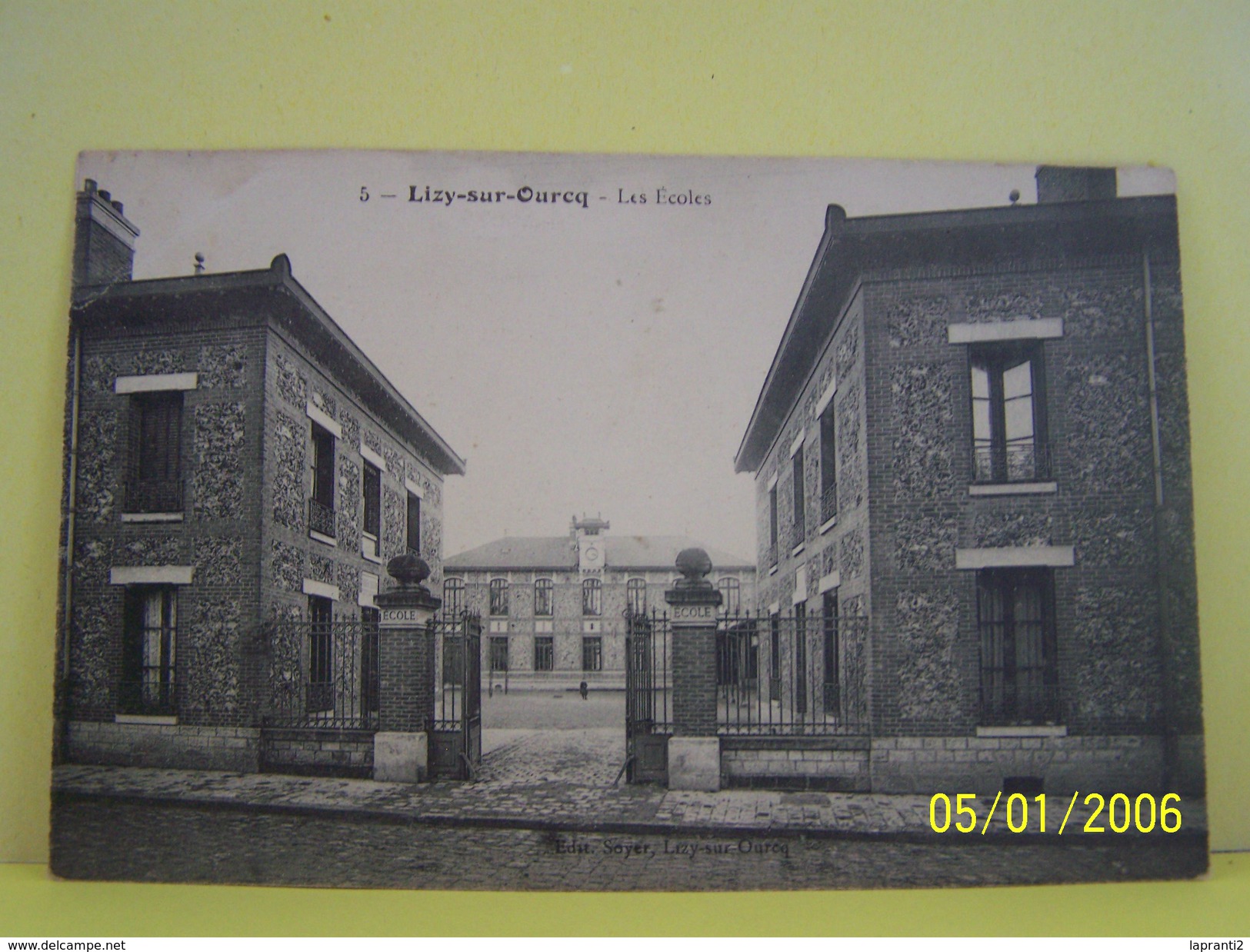 LIZY-SUR-OURCQ (SEINE ET MARNE) LES ECOLES