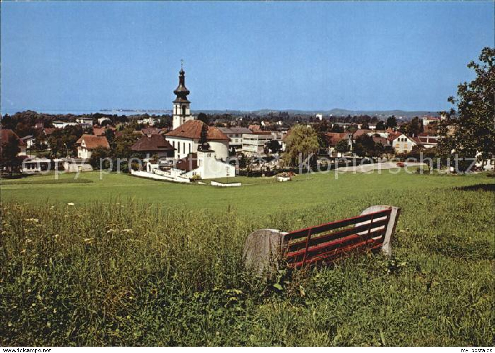 Lochau Bregenz Vorarlberg Ortsansicht mit Kirche Sommerwiese Ruhebank