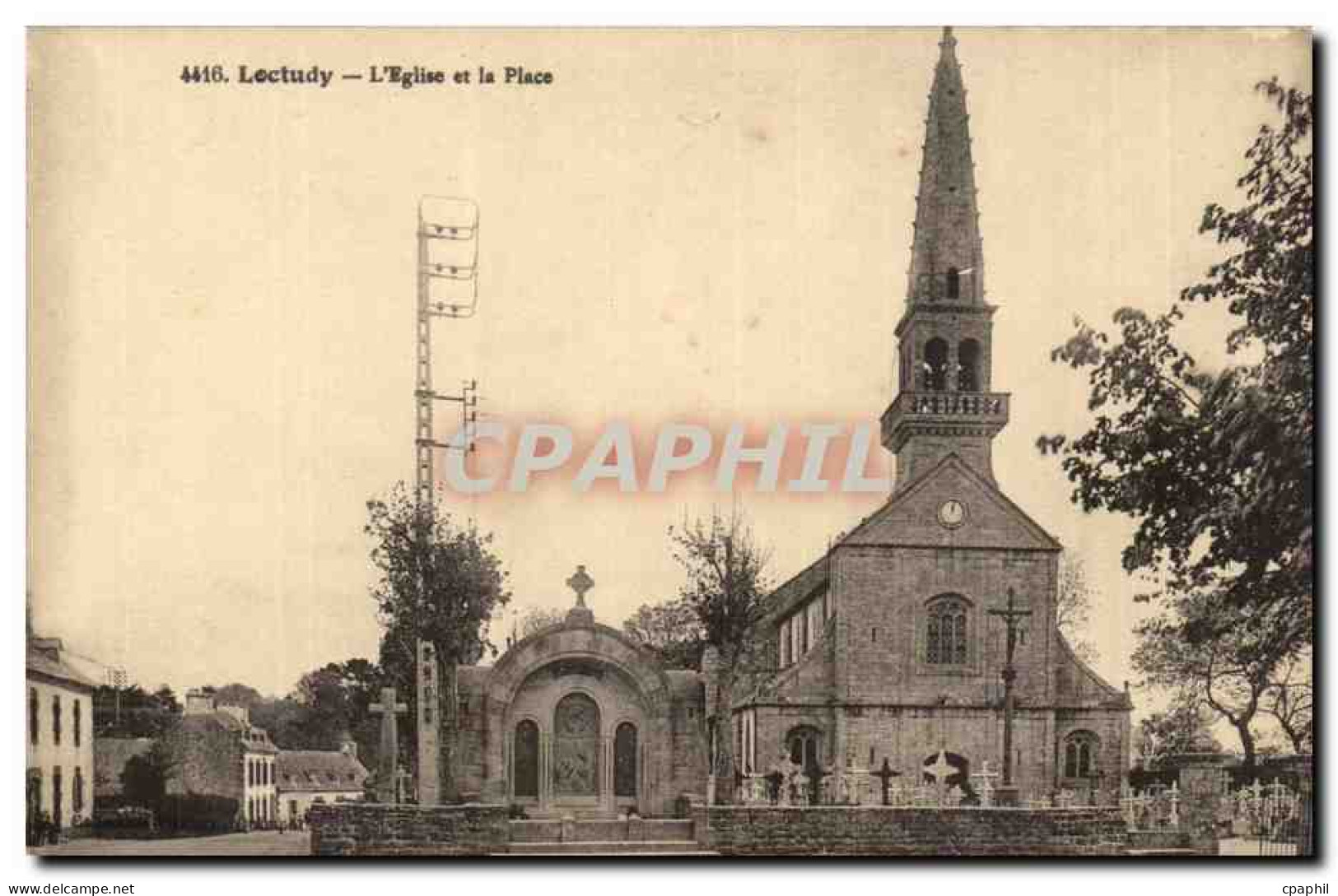 Loctudy CPA L'eglise et la place