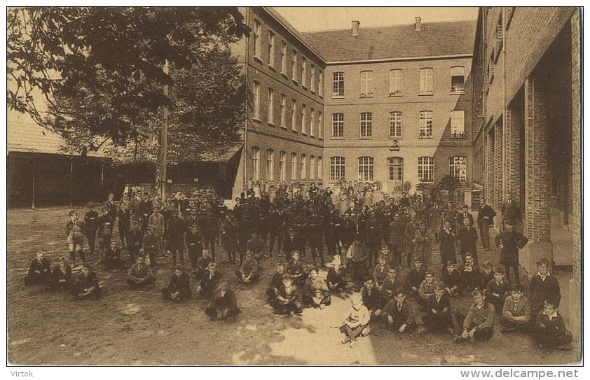 Lokeren : St. Antonius College :  speelplein