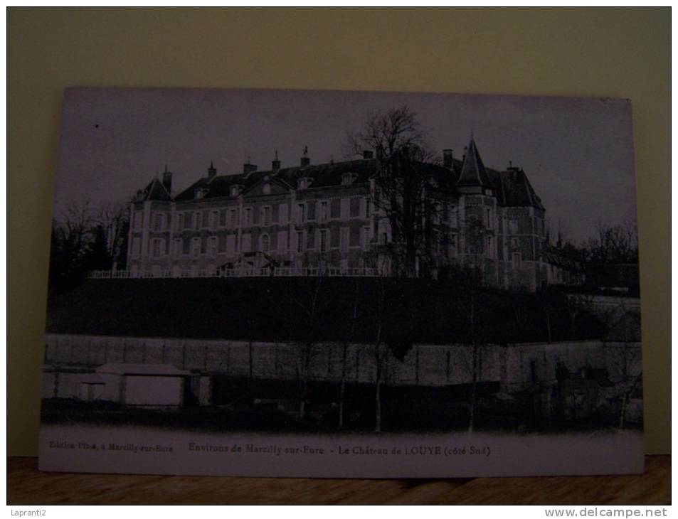 LOUYE (EURE) LE CHATEAU, COTE SUD.
