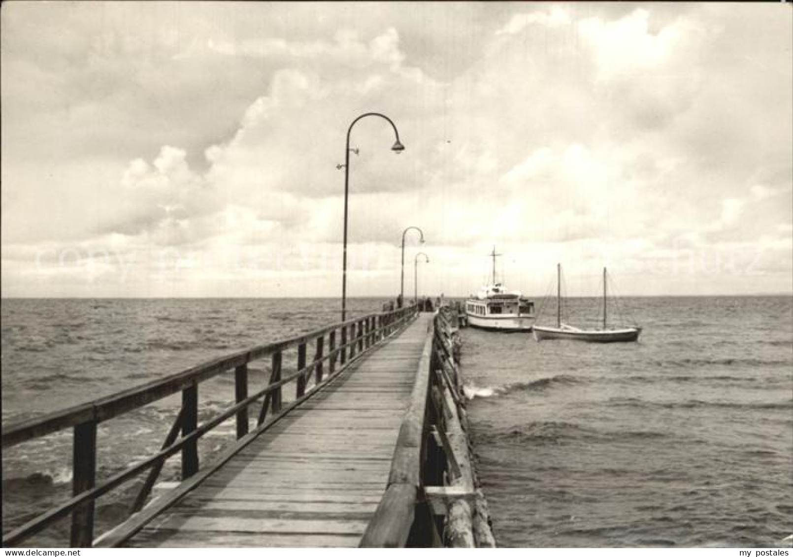 Lubmin Ostseebad Seebruecke Bootsanlegestelle
