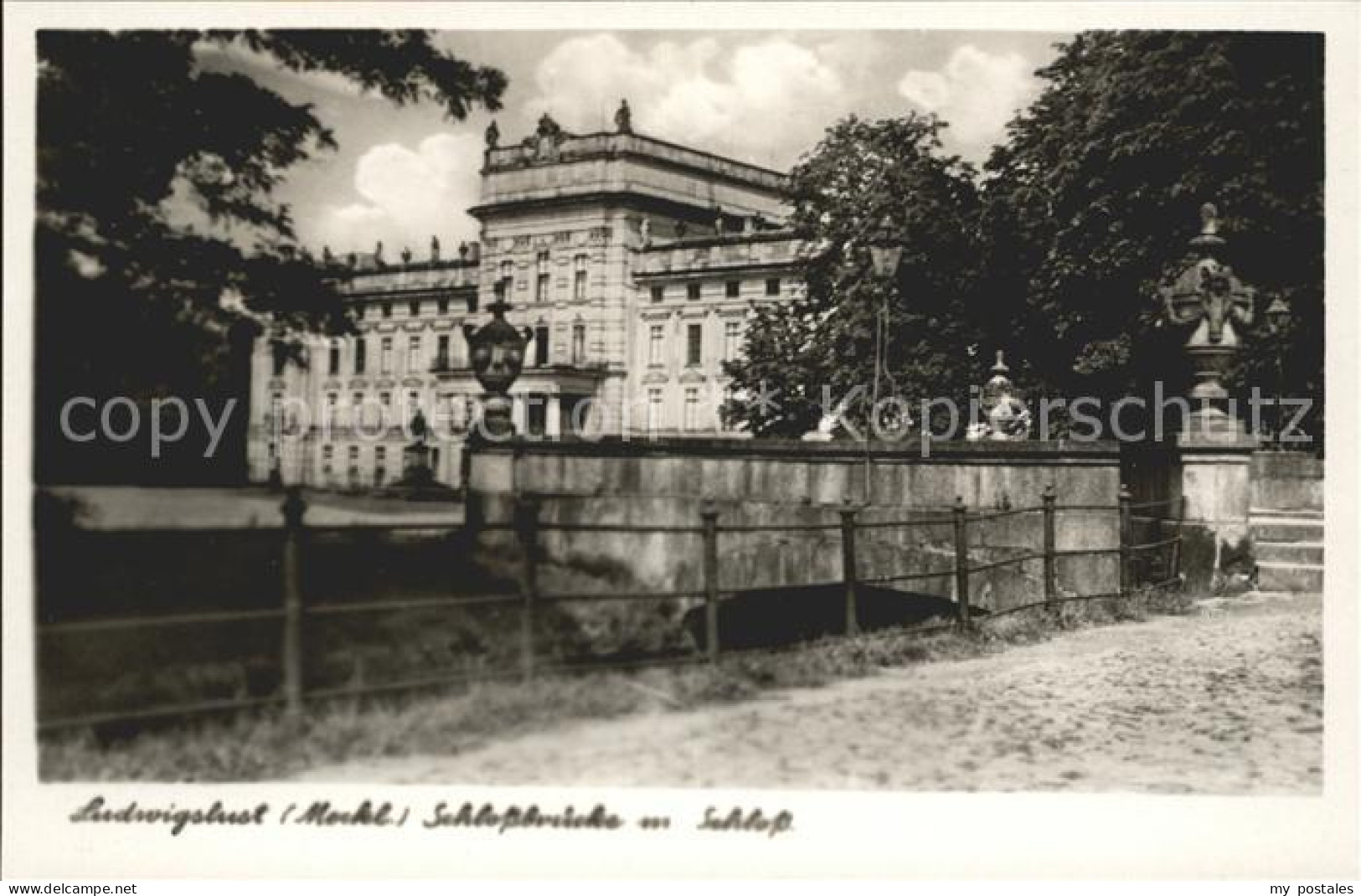 Ludwigslust Schlossbruecke Schloss