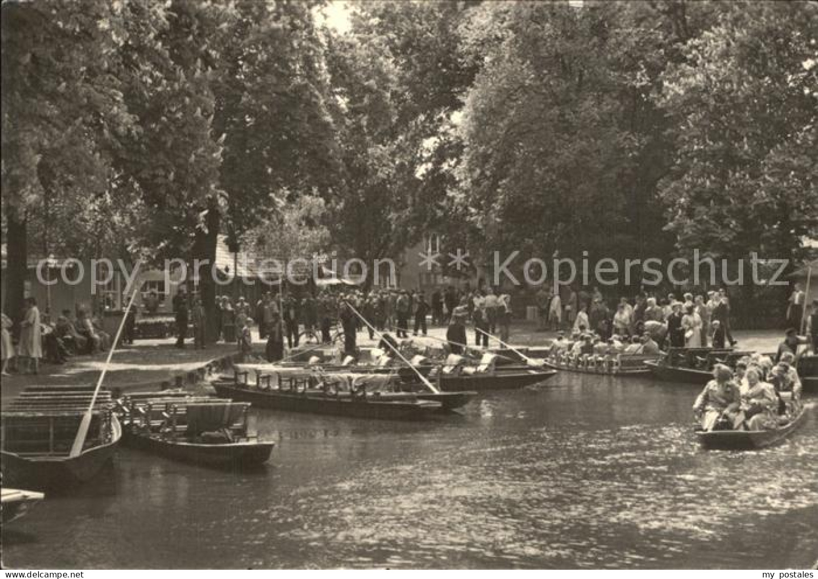 Luebbenau Spreewald Kahnabfahrtsstelle Wasserstrasse