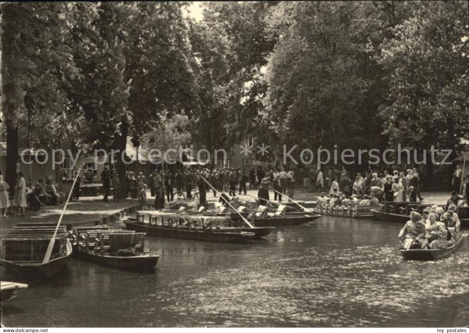 Luebbenau Spreewald Wasserstrasse Kahnabfahrtsstelle