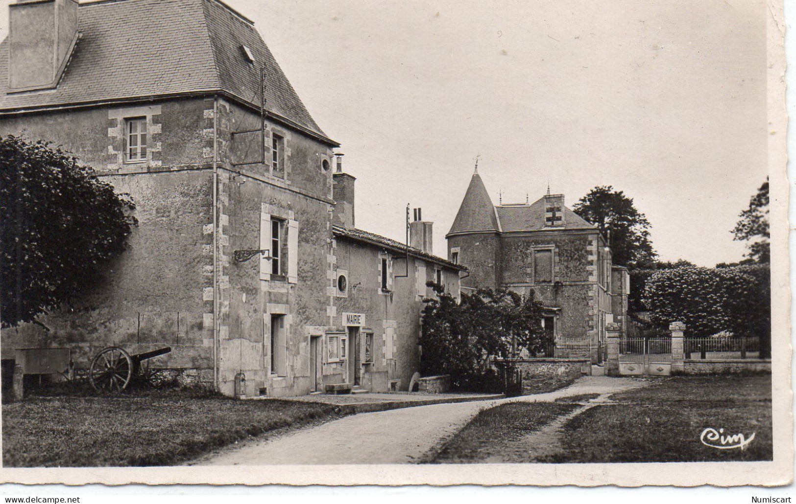 Lusignan Mairie