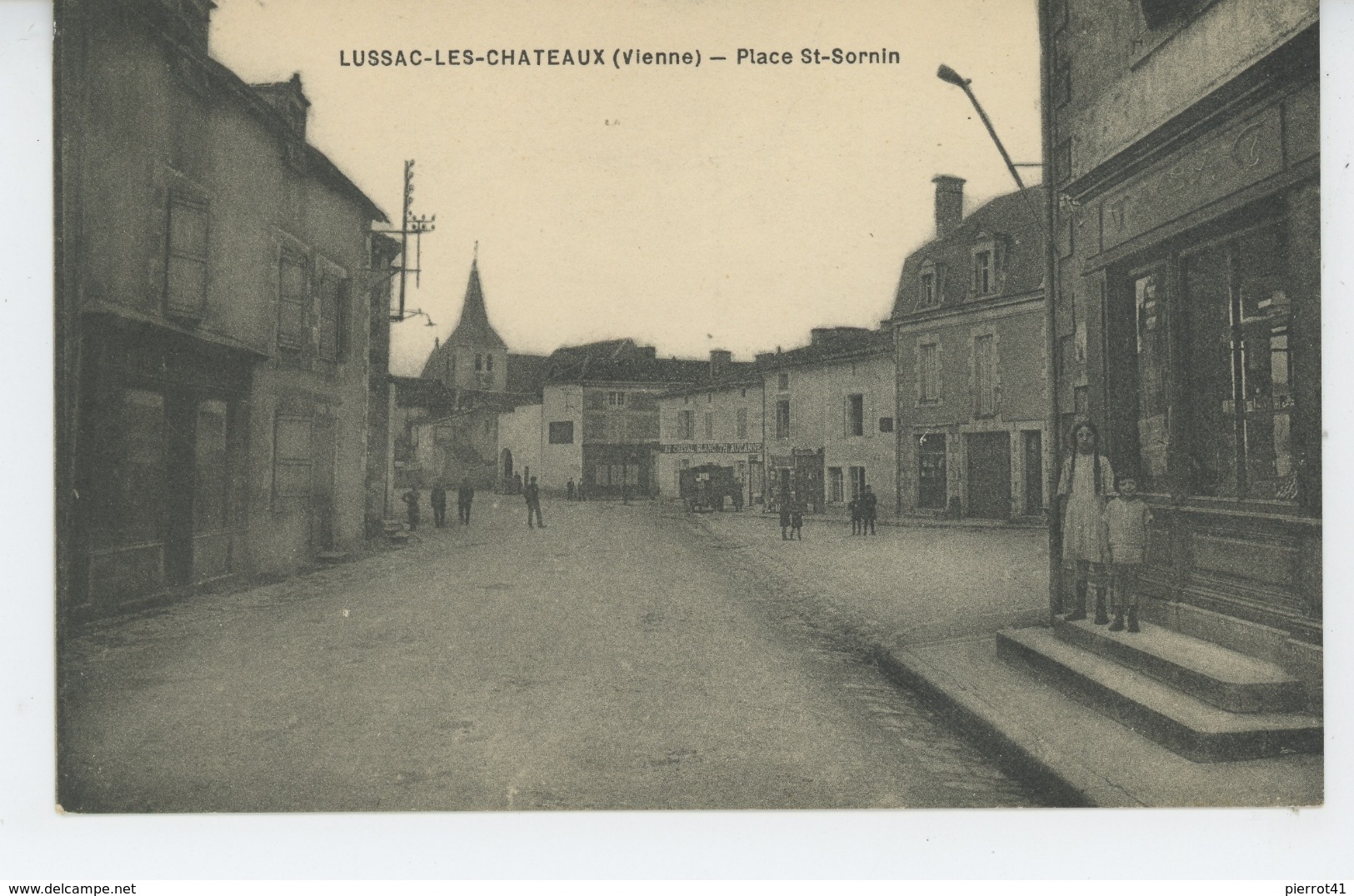 LUSSAC LES CHATEAUX - Place Saint Sornin