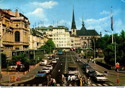 Luxembourg - La Cathédrale vue de la Place de Bruxelles