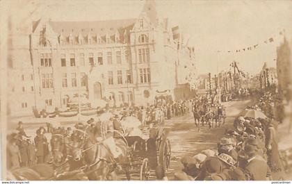 LUXEMBOURG-VILLE - La famille Grand-Ducale sur l'avenue de la Liberté en 1914, en arrière plan la Banque et caisse d'épa