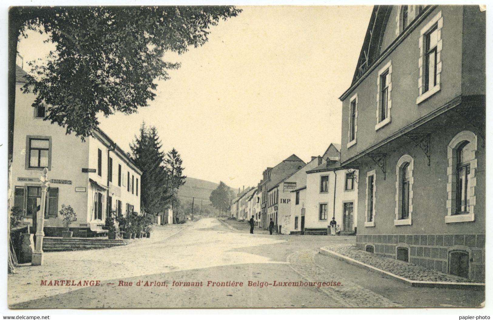 (Luxembourg) Martelange. - Rue d'Arlon, formant frontière belgo-luxembourgeoise.