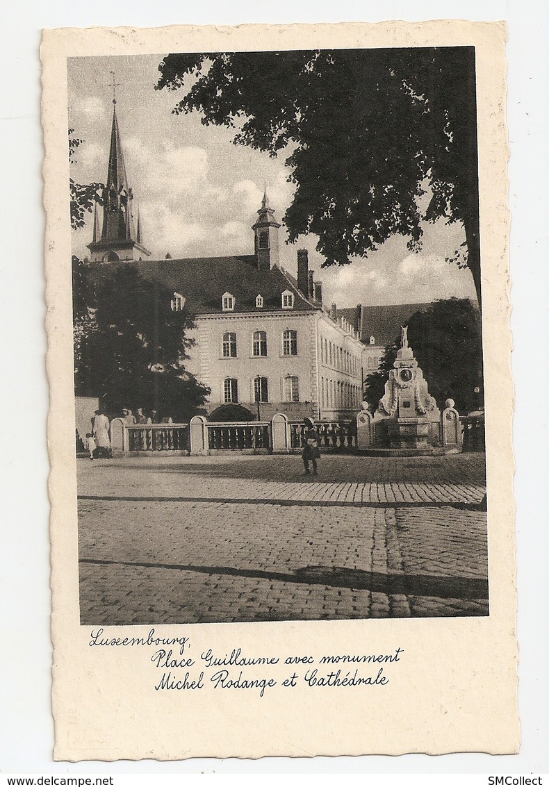 Luxembourg, place Guillaume avec monument Michel Rodange et cathédrale (3597)