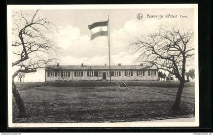 AK Boevange s. Attert, Camp, Gebäude mit Flagge
