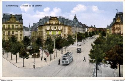 CPA Luxemburg, Avenue de la Libertie, Straßenpartie in der Stadt, Straßenbahn