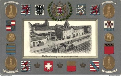 CPA Bettemburg Bettembourg Luxemburg, Bahnhofsgebäude, Wappen, Flaggen