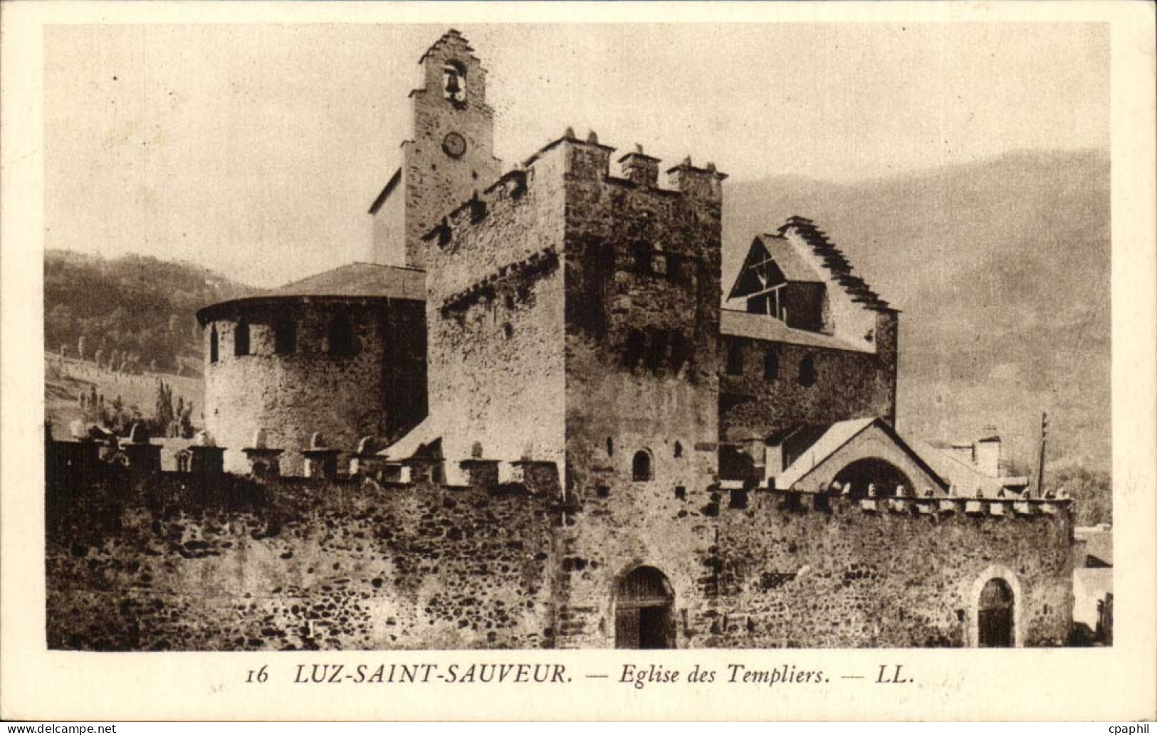 Luz Saint Sauveur CPA Eglise ds templiers