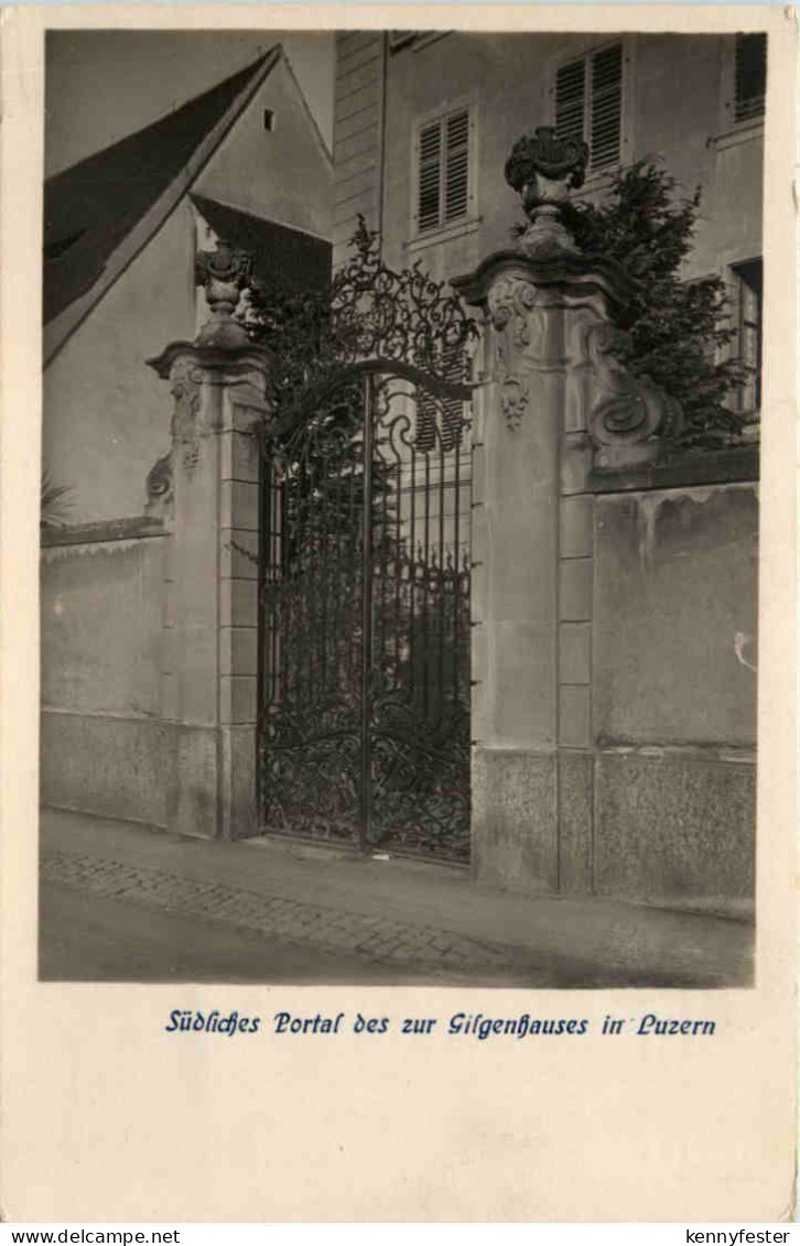 Luzern, Südliches Portal des zur Gilgenhauses in Luzern