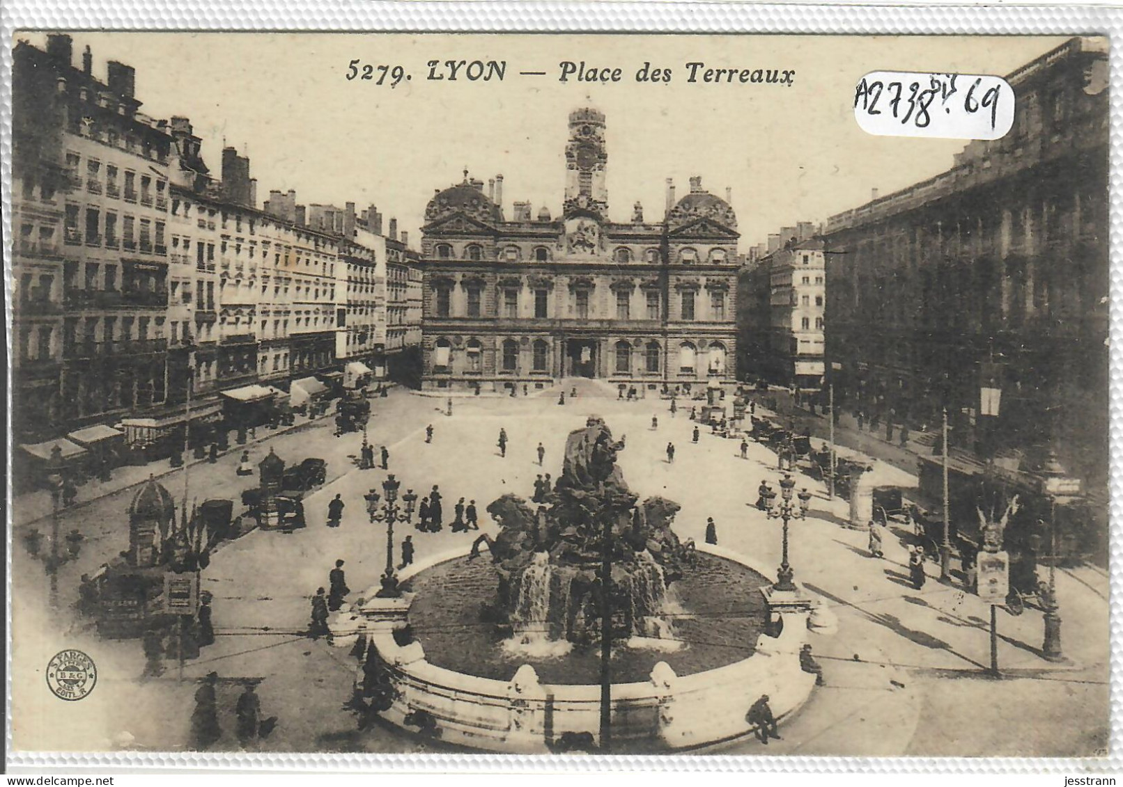 LYON 1- PLACE DES TERREAUX- PIGEONS APPRIVOISES