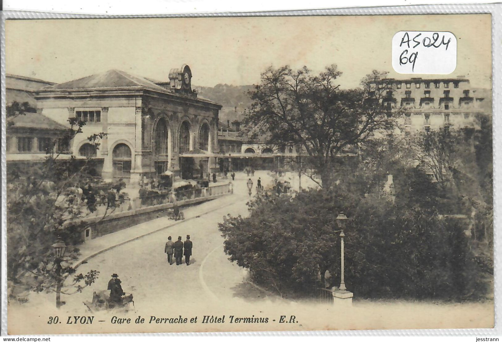 LYON 2- GARE DE PERRACHE ET HOTEL TERMINUS