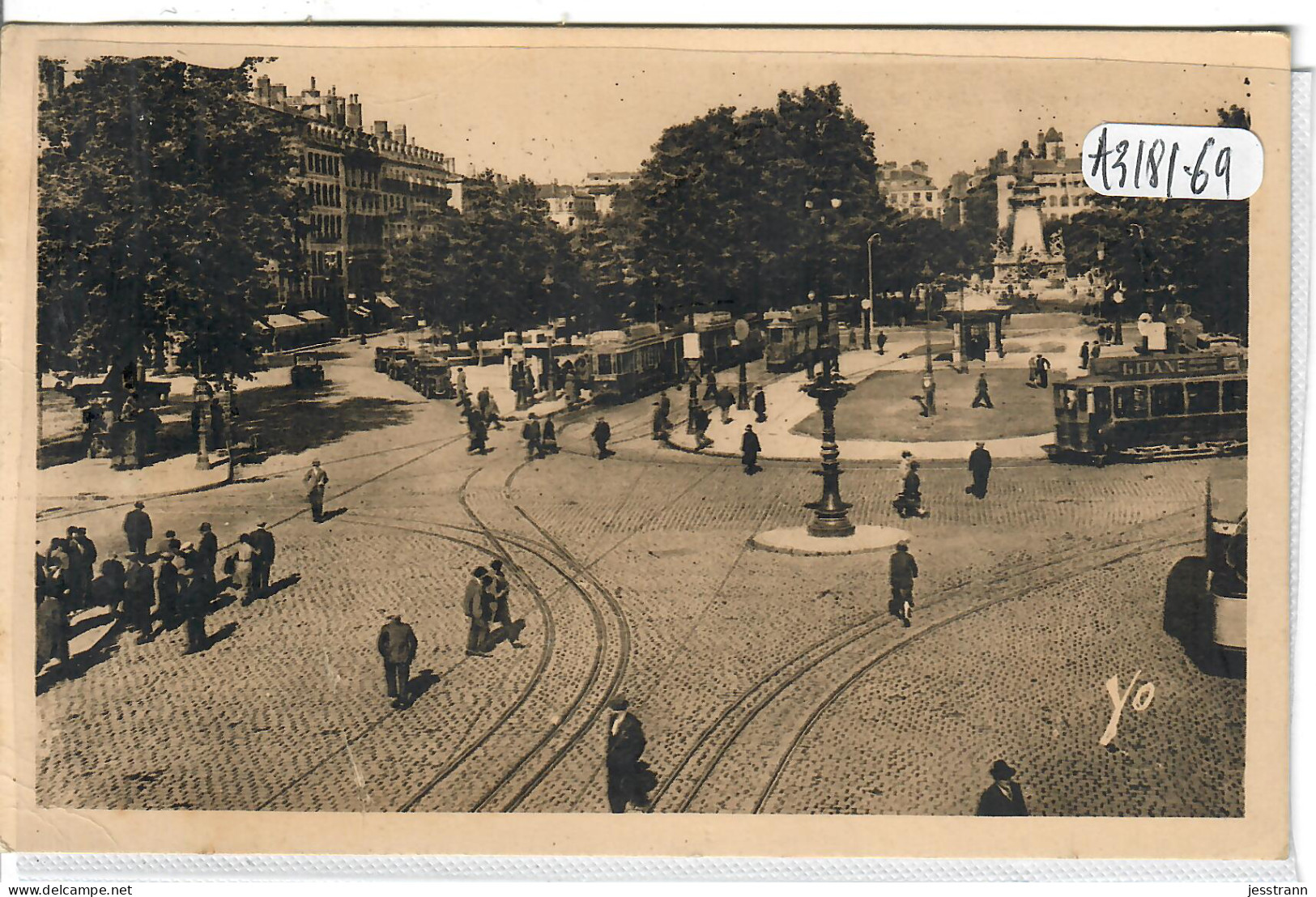 LYON 2- PLACE CARNOT
