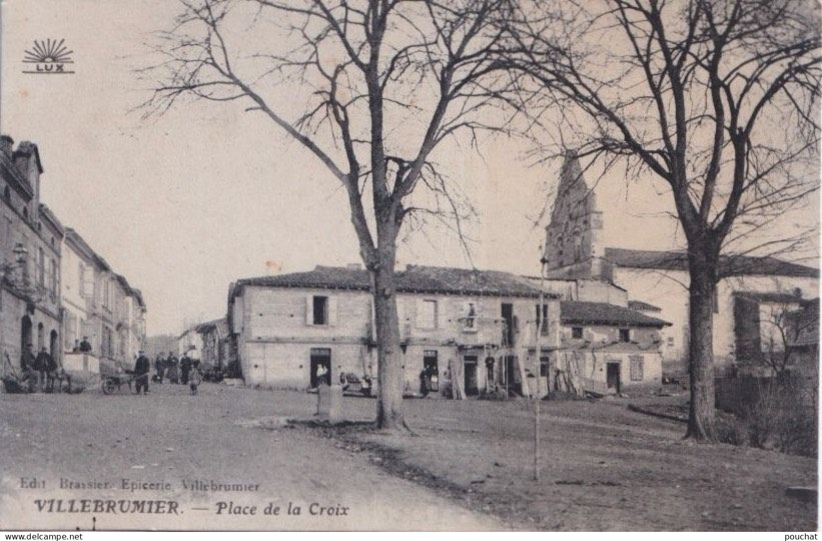 LYQ-82) VILLEBRUMIER - PLACE DE LA CROIX  - ( 2 SCANS )