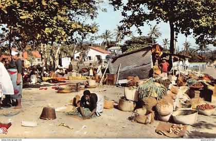 Madagascar - FORT-DAUPHIN - Le marché - Ed. Librairie du Sud 3786