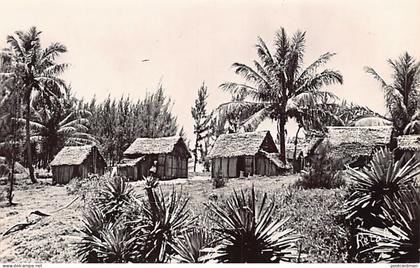 Madagascar - FORT-DAUPHIN - Village Antanosy - Ed. Librairie de Madagascar