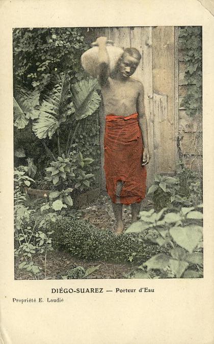 Afrique - Madagascar - Diégo-Suarez - Porteur d'Eau - Esperanto ?