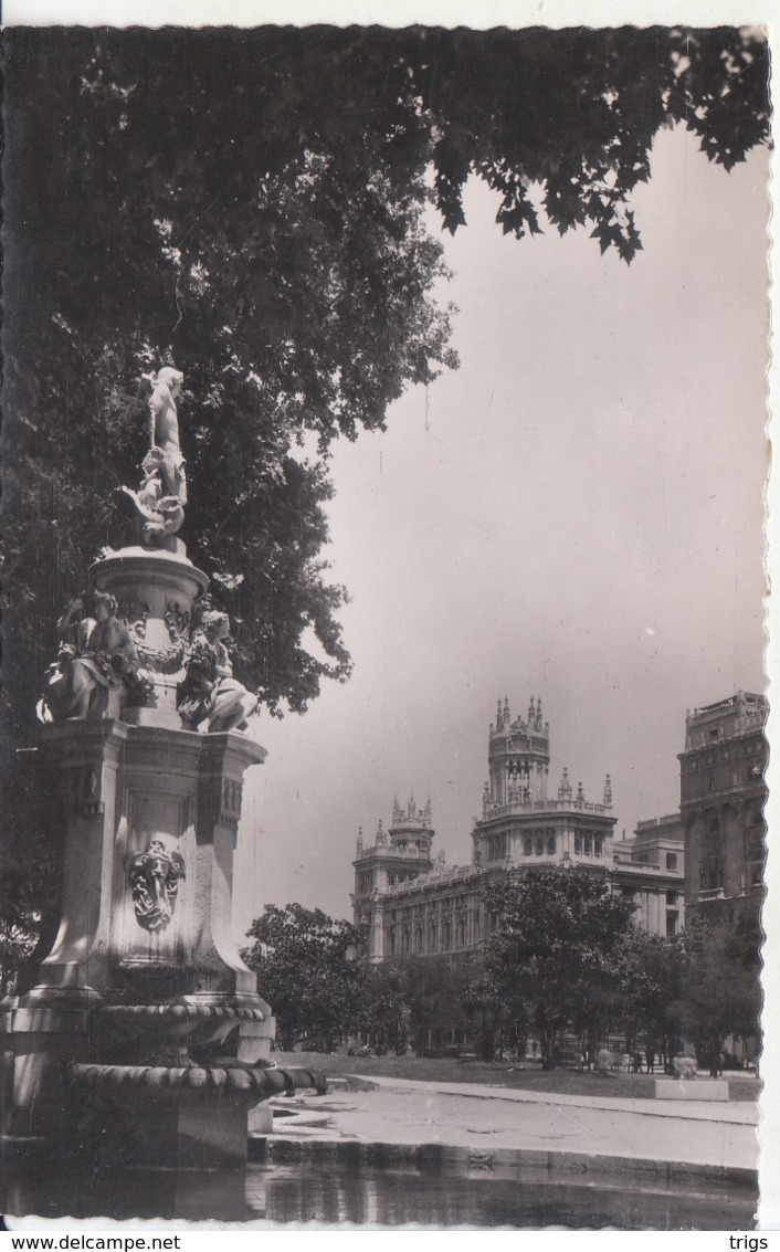 Madrid - Fuente de las Cuatro Estaciones y Palacio de Comunicaciones