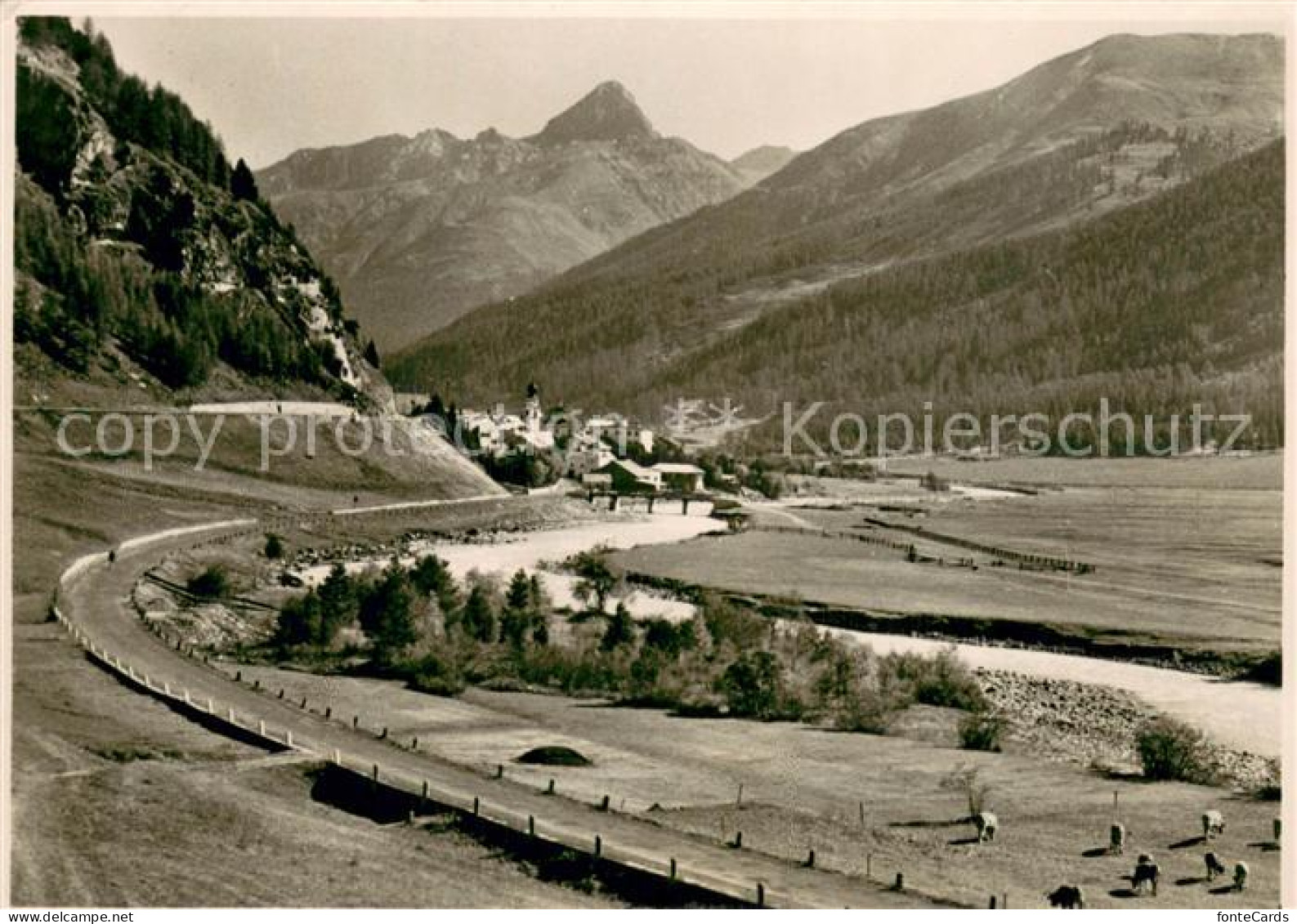 Madulain GR mit Blick auf Piz d Esen