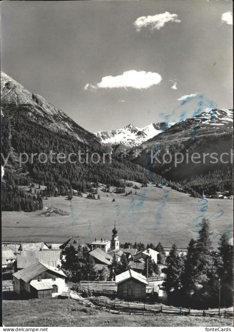 Madulain Ortsansicht mit Kirche Alpenpanorama