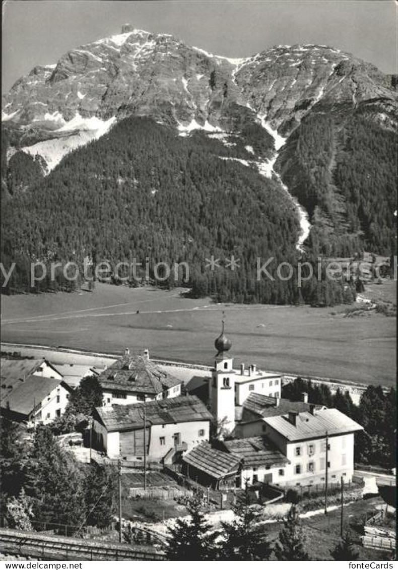 Madulain Ortsansicht mit Kirche Oberengadin Alpenblick