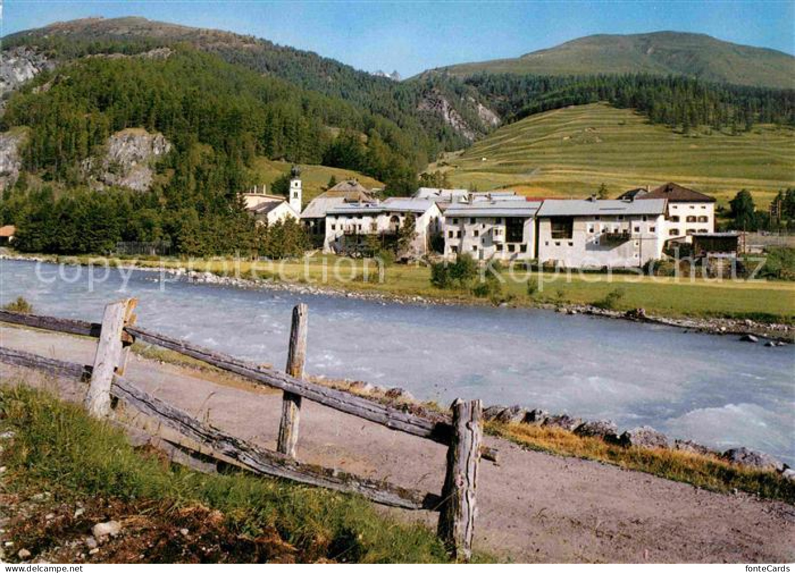 Madulain Partie am Fluss im Oberengadin