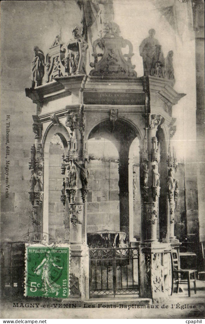 Magny en Vexin CPA Les fonts baptismaux de l'eglise