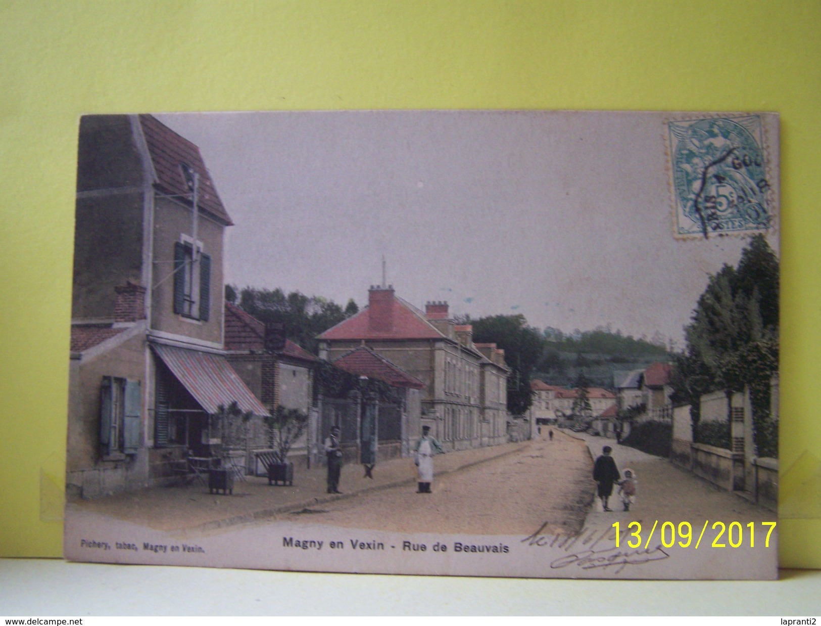 MAGNY EN VEXIN (VAL D'OISE) LES COMMERCES. RUE DE BEAUVAIS.