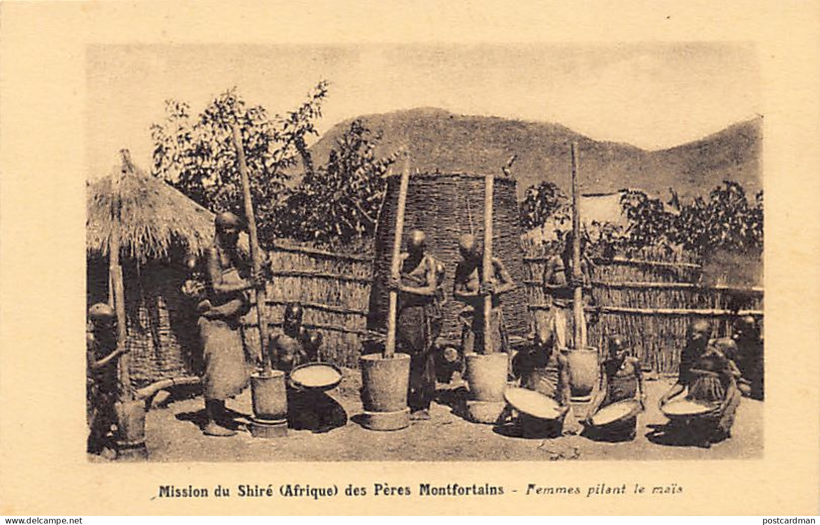 Malawi - Women pounding corn - Publ. Company of Mary - Mission du Shiré des Pères Montfortains